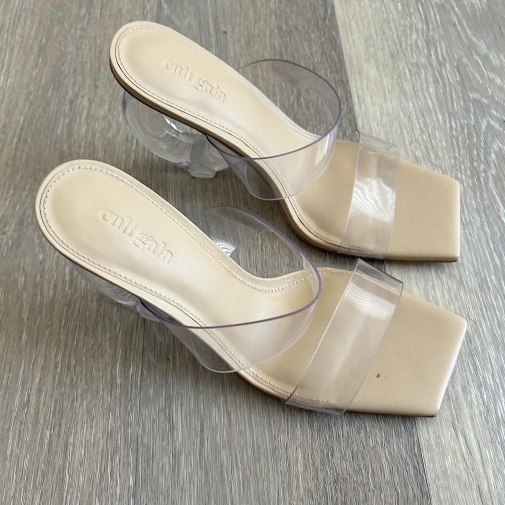 Beautiful clear trap heels.  Unique stylish circle hells. Only worn once.